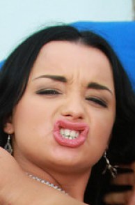 Daphne Klyde gangbang action