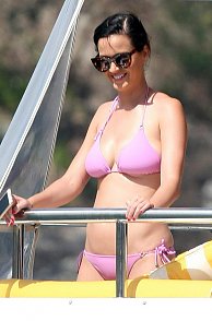 Celebrity Caught In Her Bikini On Vacation
