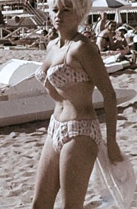 35 Year Old Jayne Mansfield In Bikini On The Beach