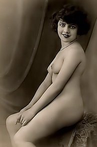 Erotic Vintage Nude Model Picture