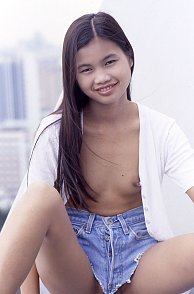 Barely Legal Thailand Teen Showing Small Titties